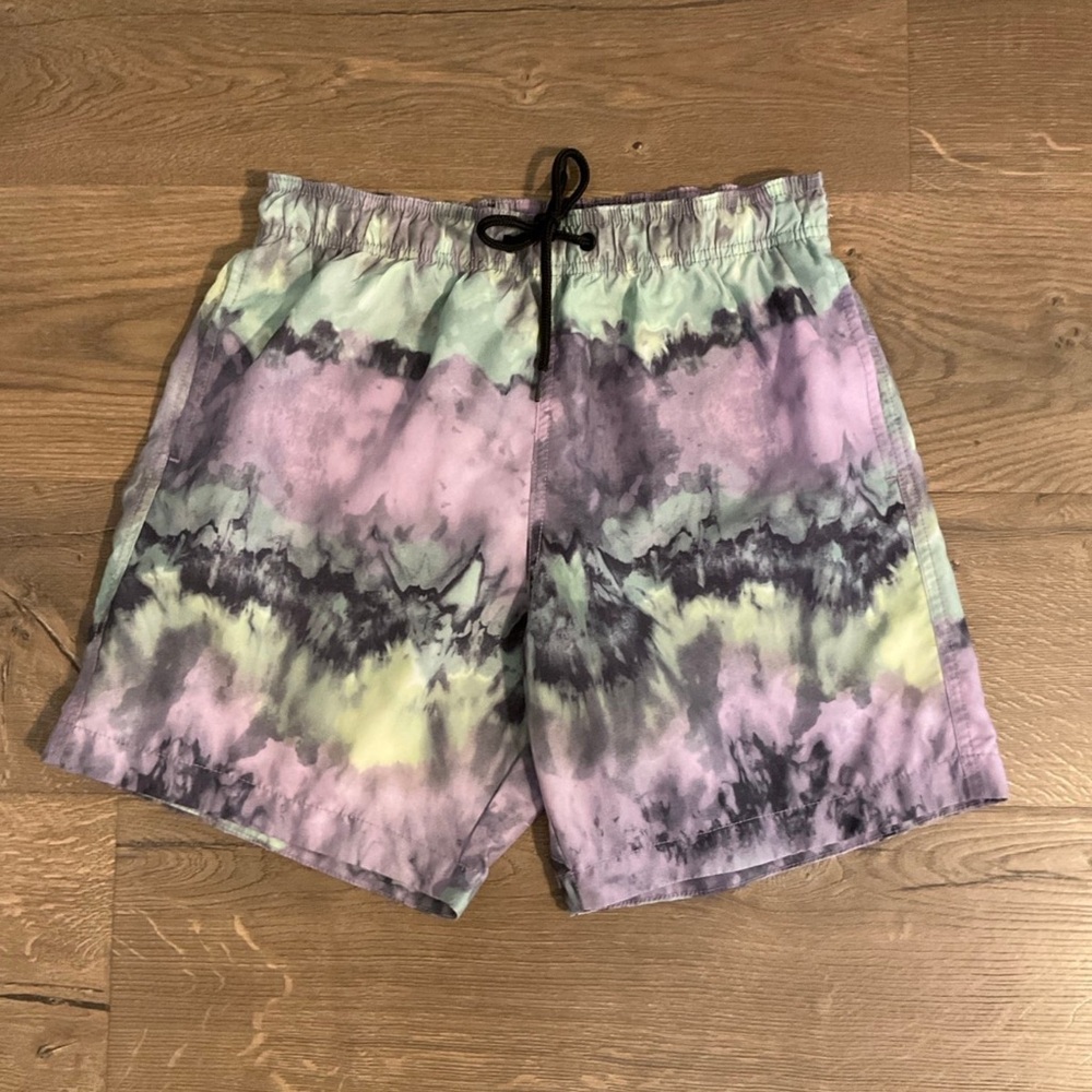 Men’s H&M green, lavender tie dye swim trunks with liner, 6” inseam, S